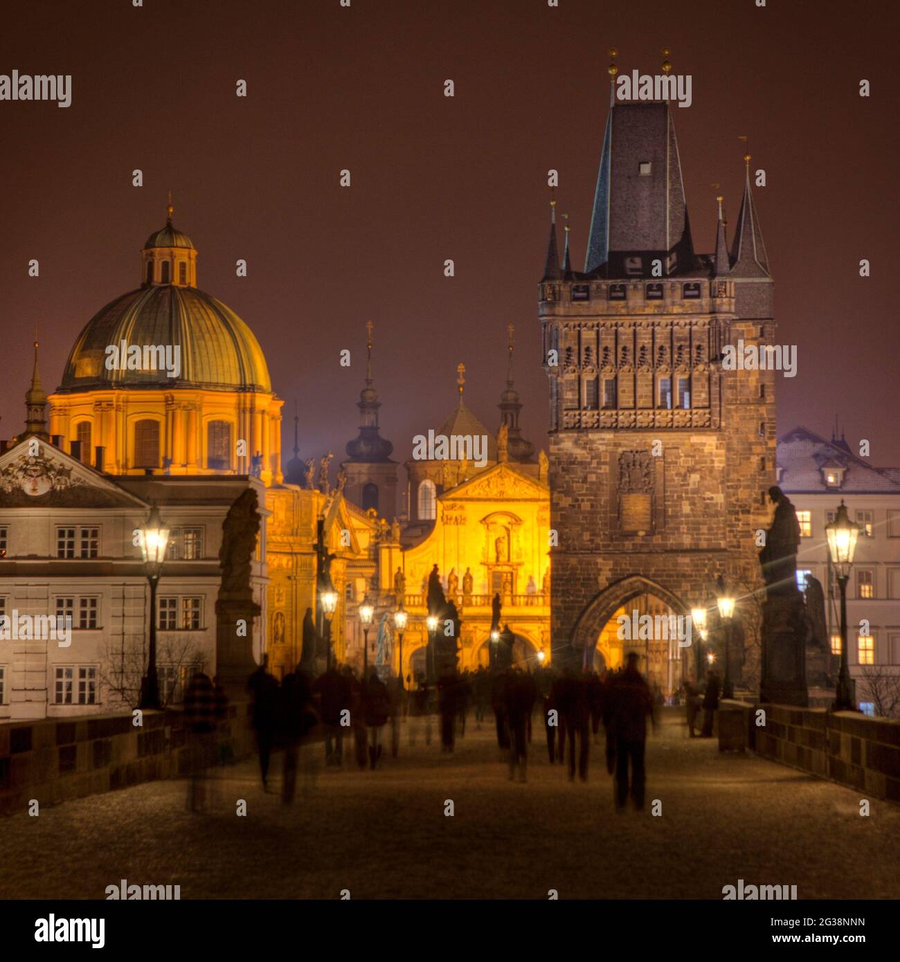 Auf der Suche nach unten Karlsbrücke in Prag Stockfoto
