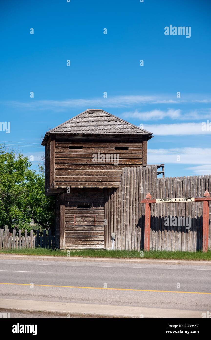 Fort MacLeod, Alberta - 13. Juni 2021: Historische Pallisaden von Fort McLeod. Stockfoto