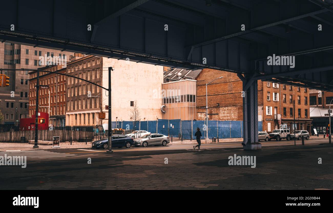 Ansichten Straßengebäude Brücke New york City Person laufen Sport morni Stockfoto