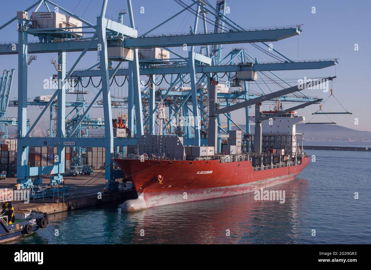 Das Containerschiff „Gluecksburg“ im Hafen von Algeciras Stockfoto