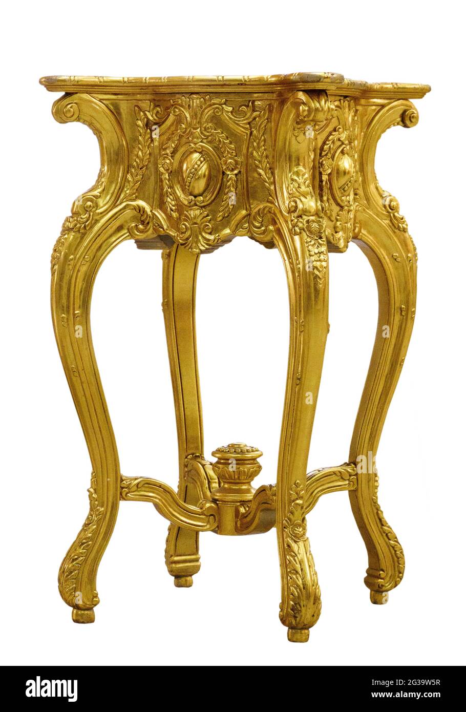 Stehen Sie für eine Vase, ein Sideboard oder einen Couchtisch im Barockstil. Klassische goldene Möbel isoliert. Stockfoto