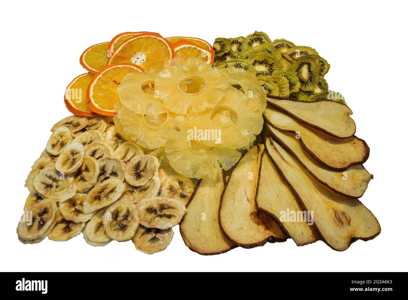 Getrocknete Früchte Orange, Kiwi, Birne, Ananas und Banane auf weißem Hintergrund Stockfoto