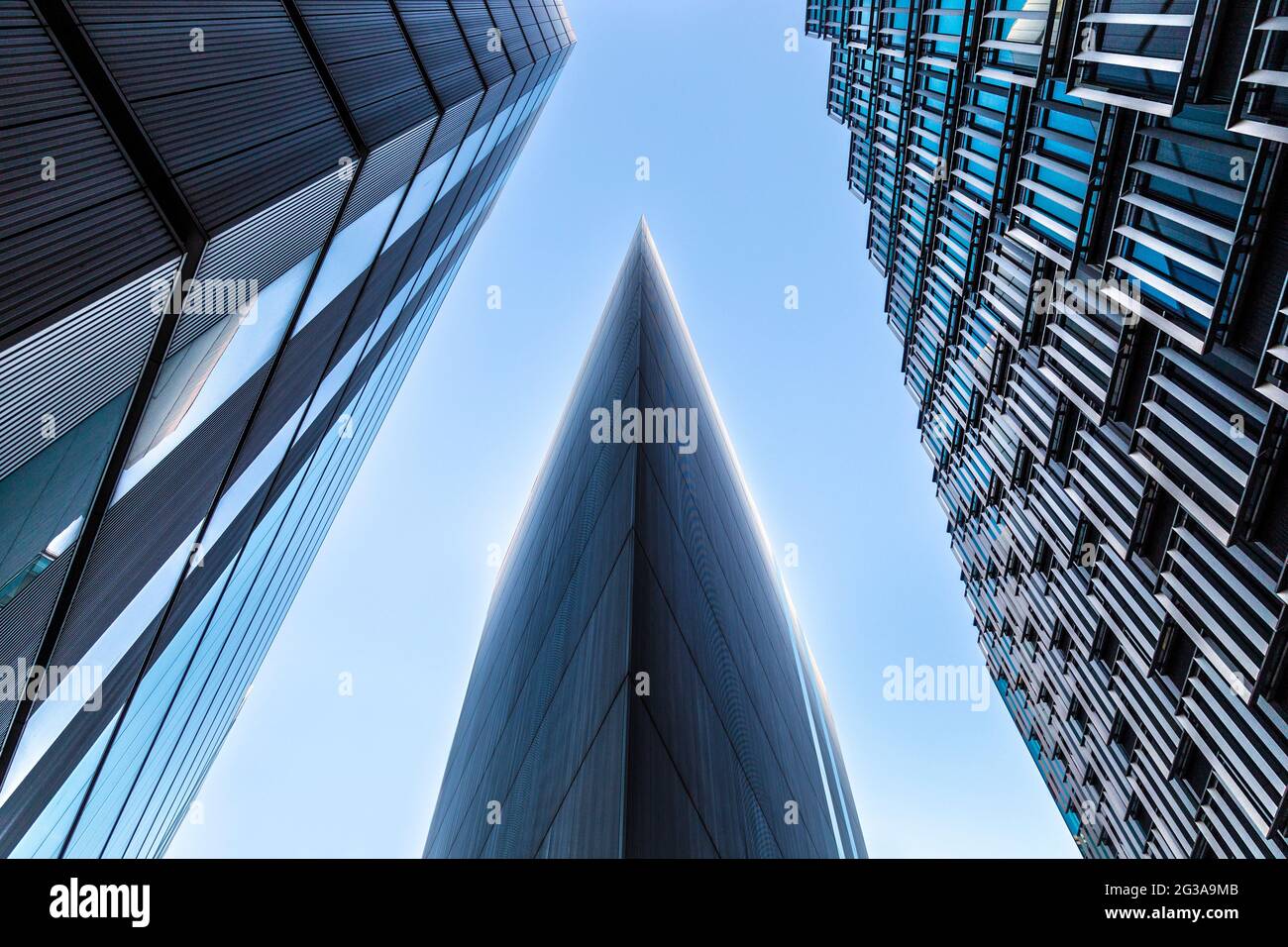 Zeitgenössische Glasbauten gegen den Himmel, Mehr London, London, Bridge, London, VEREINIGTES KÖNIGREICH Stockfoto