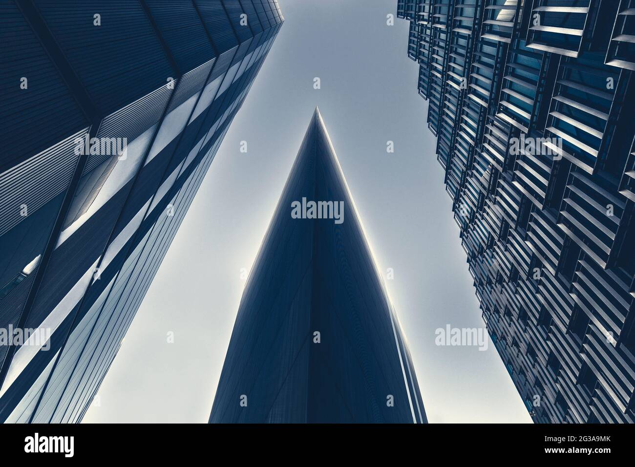 Zeitgenössische Glasbauten gegen den Himmel, Mehr London, London, Bridge, London, VEREINIGTES KÖNIGREICH Stockfoto