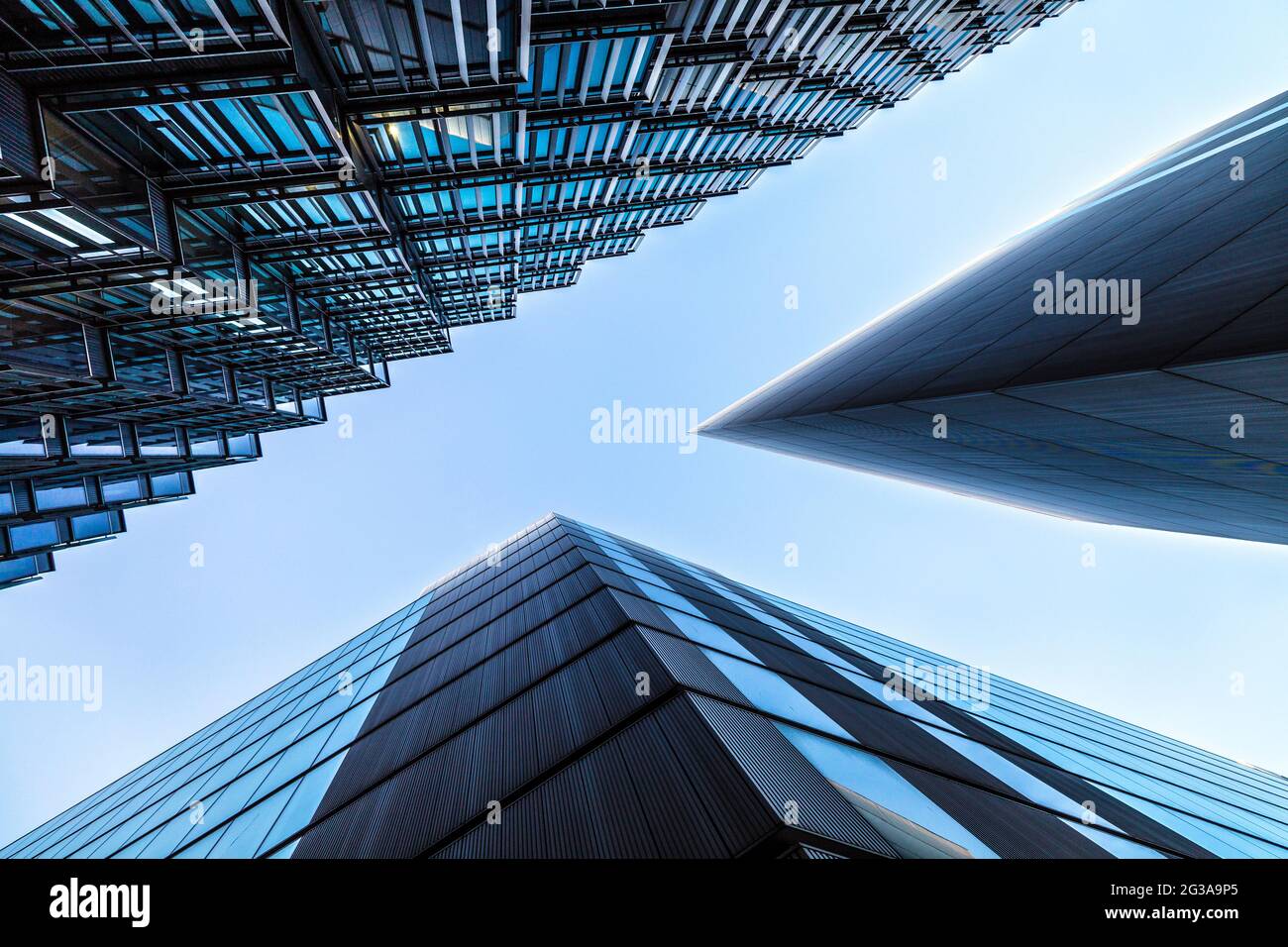 Zeitgenössische Glasbauten gegen den Himmel, Mehr London, London, Bridge, London, VEREINIGTES KÖNIGREICH Stockfoto