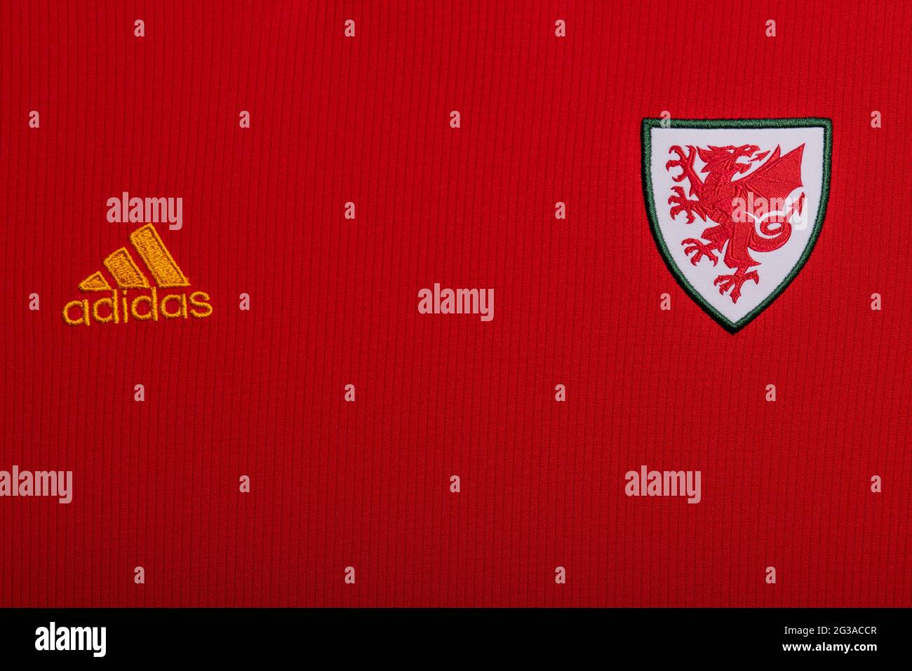 Nahaufnahme des Nationalmannschaftstrikots von Wales. UEFA Euro 2020. Stockfoto