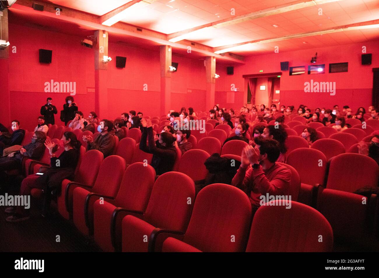 Mailand 26-4-2021 das Beltrade-Kino in der Via Oxilia begann den Tag mit einer Vorführung um 06.00 Uhr im Rahmen eines Filmmarathons, der heute Abend enden wird. (Mi Stockfoto