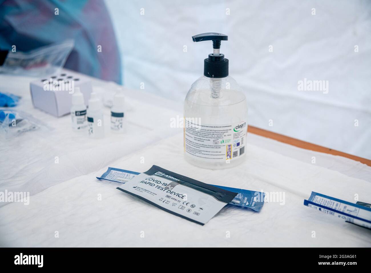 Mailand - Kostenlose Covid-19-Schnellabstriche auf dem Tirana-Platz. Initiative von 'Mailänder Staatlichen hilfsdienst onlus' und Barmherzigkeit von Sant'Ambrogio (Mailand - 2021-05-01, M Stockfoto