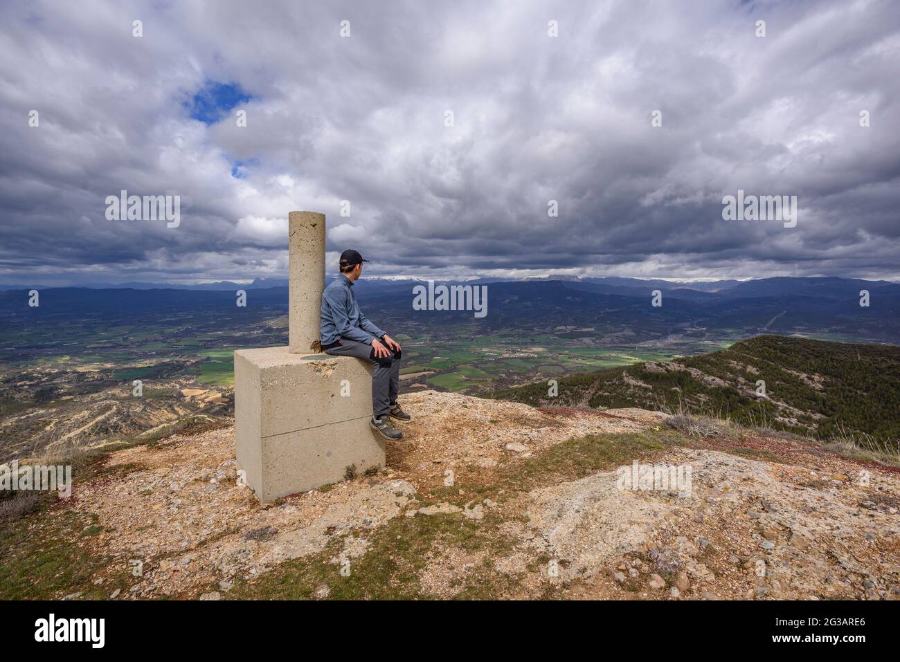 Blick vom Aussichtspunkt Tozal de Calvera in der Sierra del Castillo de Laguarres im Frühling (Huesca, Aragon, Spanien, Pyrenäen) Stockfoto