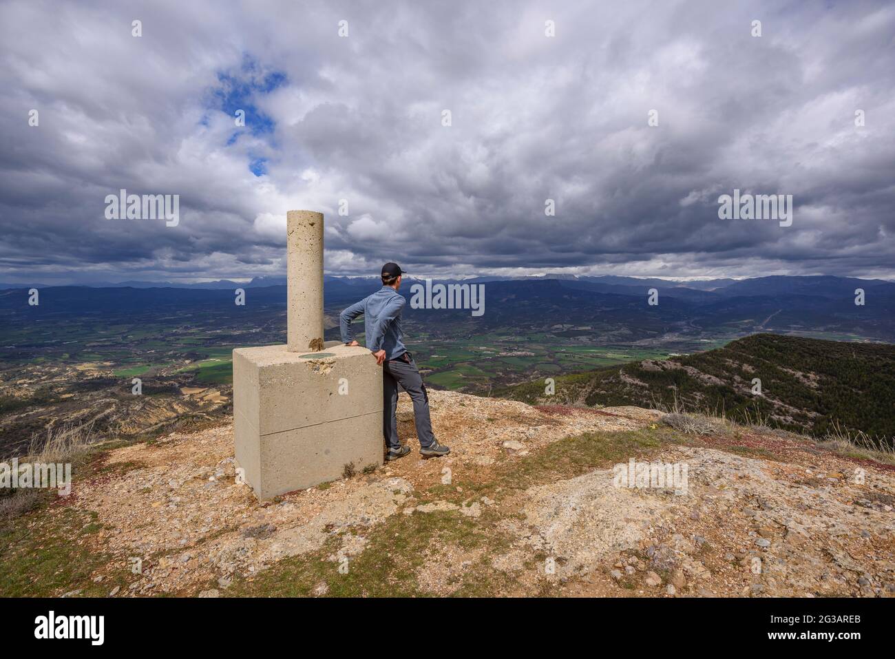 Blick vom Aussichtspunkt Tozal de Calvera in der Sierra del Castillo de Laguarres im Frühling (Huesca, Aragon, Spanien, Pyrenäen) Stockfoto