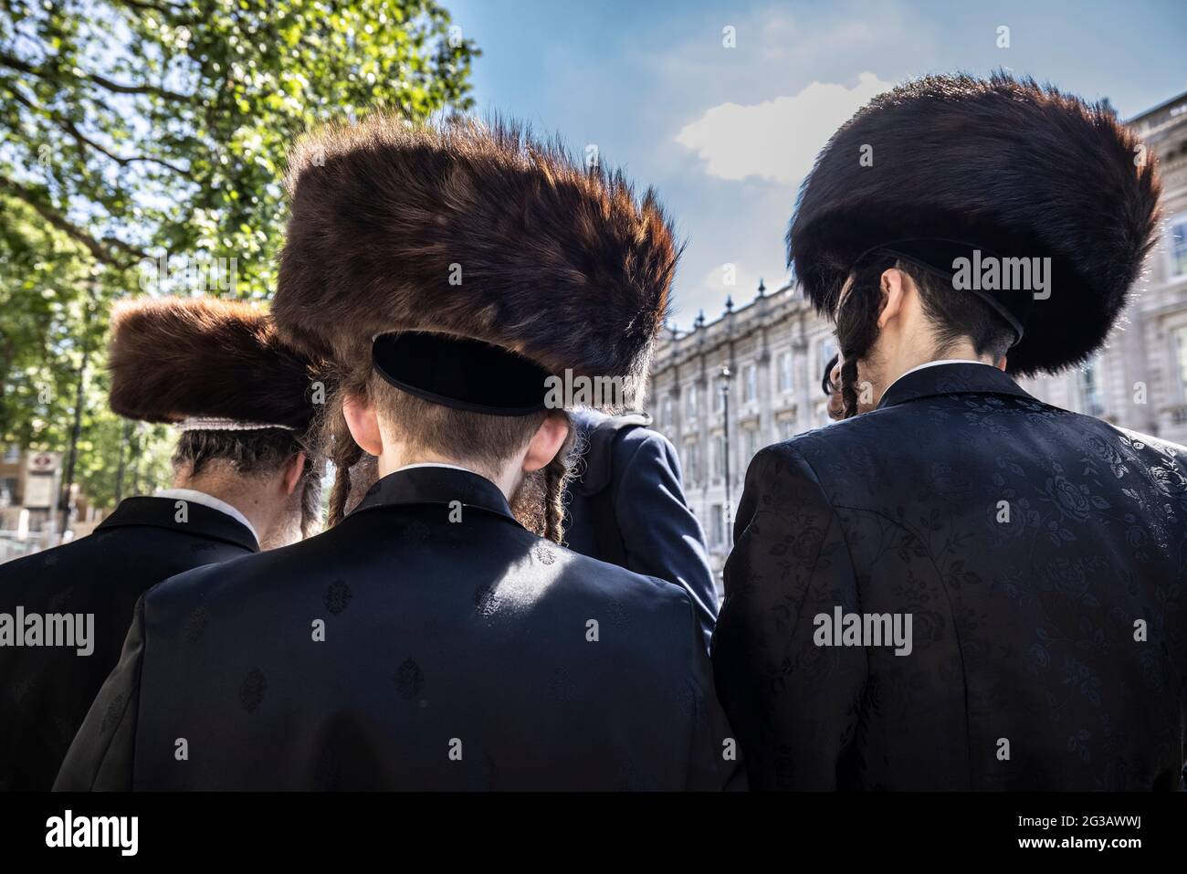 Mitglieder der jüdischen Gemeinde versammeln sich bei der Free Palestine Demonstration in Whitehall, außerhalb der Downing Street, London, England, IK Stockfoto