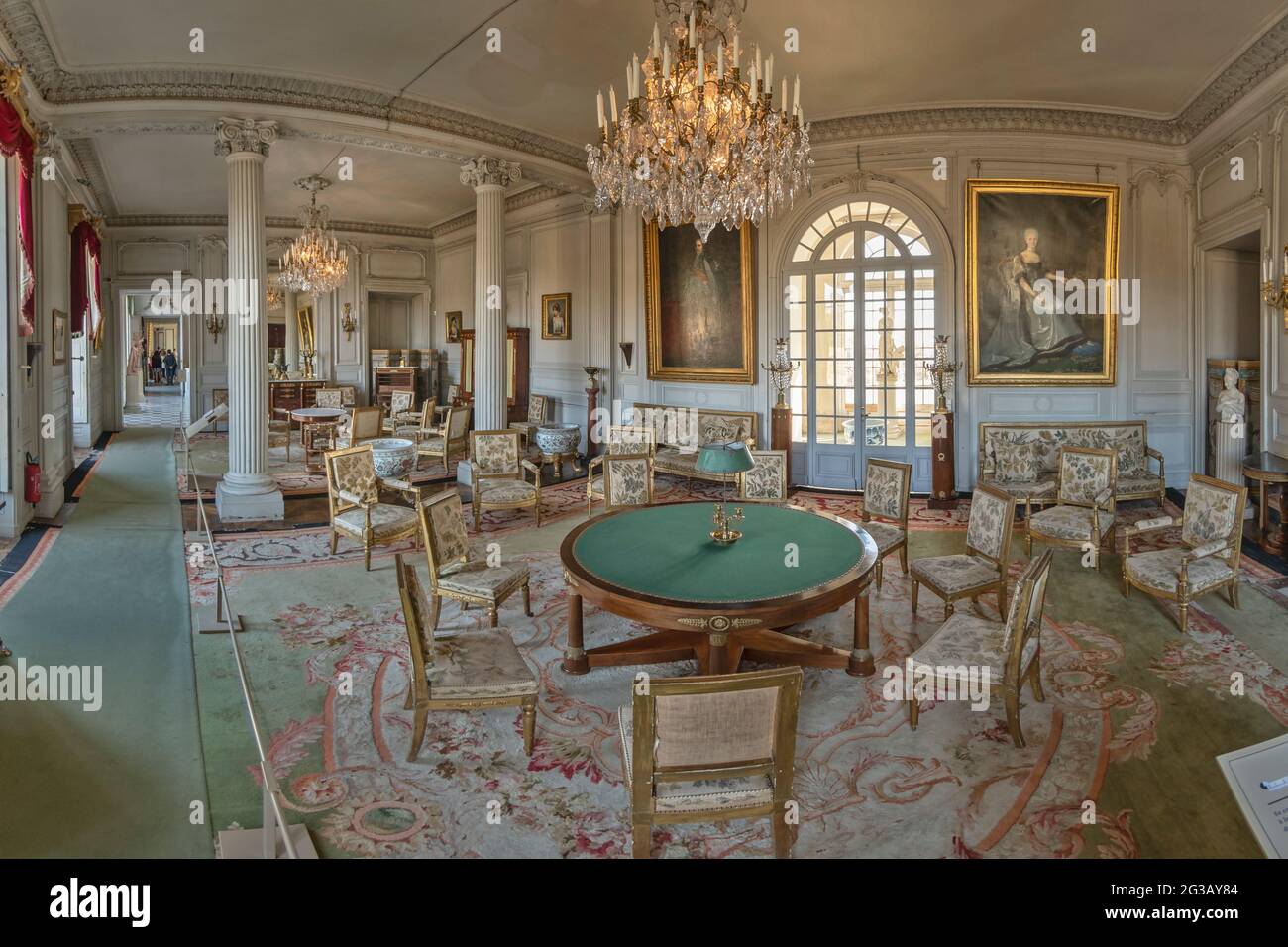 FRANKREICH - LOIRE-TAL - INDRE (36) - SCHLOSS VALENCAY : GROSSE LOUNGE. MIT DEM SPEISESAAL BILDET ES DEN GRÖSSTEN RAUM DES SCHLOSSES. DIE EMPIR Stockfoto