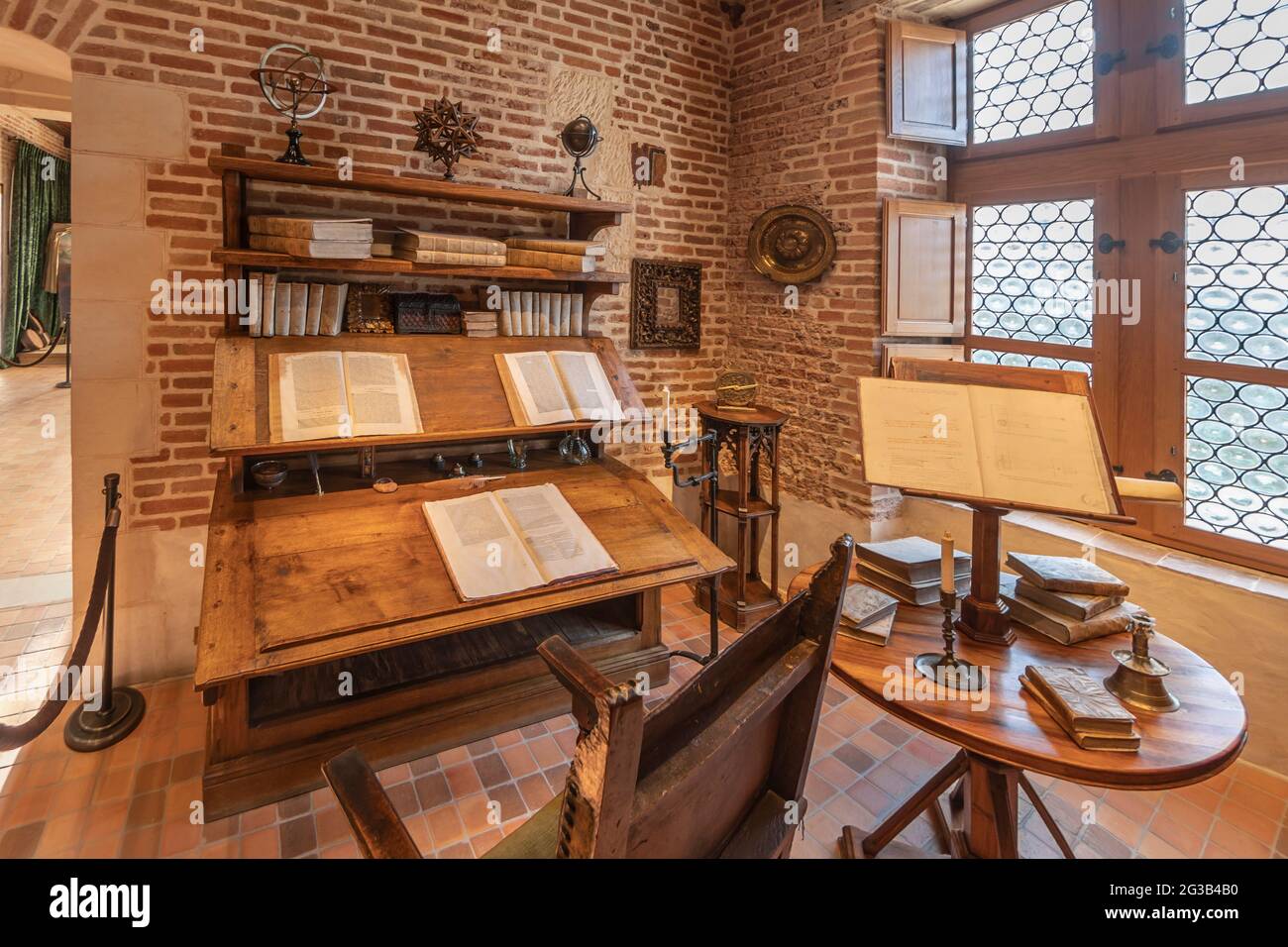 FRANKREICH - LOIRE-TAL - INDRE ET LOIRE (37) - SCHLOSS CLOS LUCE : REKONSTITUTION DER WISSENSCHAFTLICHEN WERKSTATT VON LEONARDO. Stockfoto