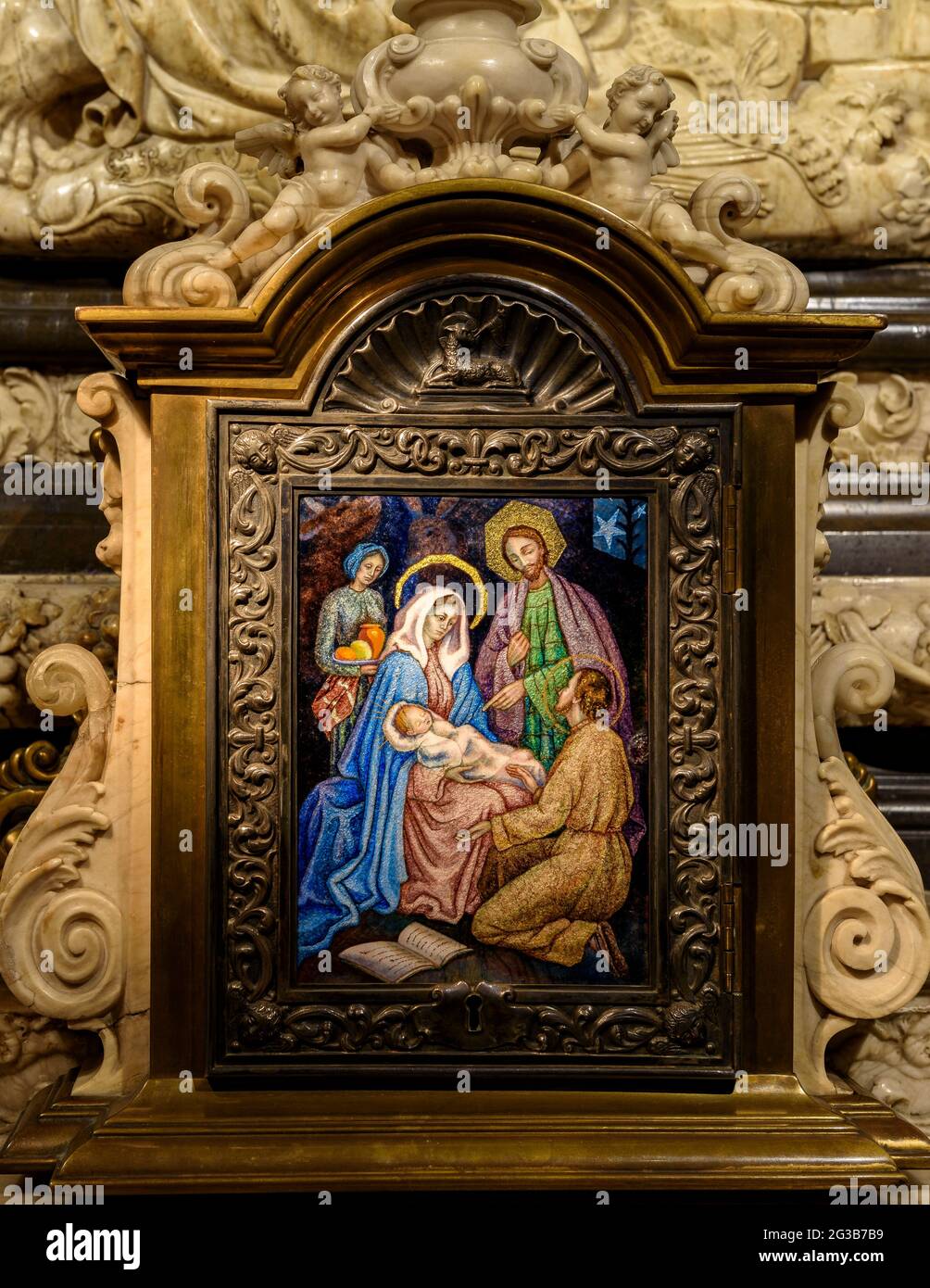 Höhle des heiligen Ignatius in Manresa. Innenraum der Höhle (La Coveta), in der Ignatius von Loyola seine Exerzitien schrieb (Manresa, Katalonien, Spanien) Stockfoto