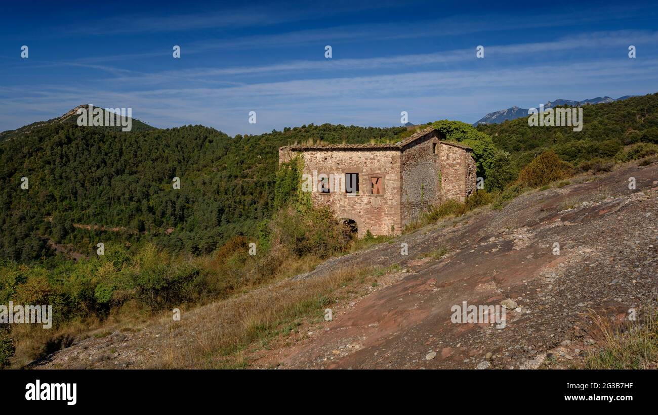 Altes Haus in der Picancel-Bergkette (Berguedà, Katalonien, Spanien) ESP: Antigua casa de Corrúbies, en la sierra de Picancel (Cataluña) Corrúbies Stockfoto