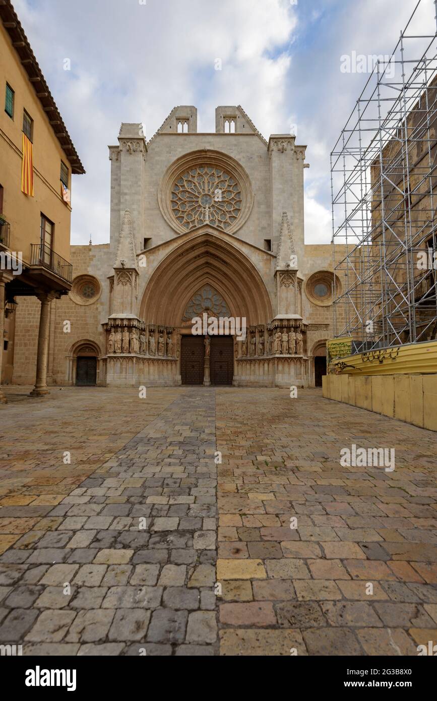 Außenfassade der Kathedrale von Tarragona, im gotischen Stil (Katalonien, Spanien) ESP: Fachada Exterior de la catedral de Tarragona (Cataluña) Stockfoto