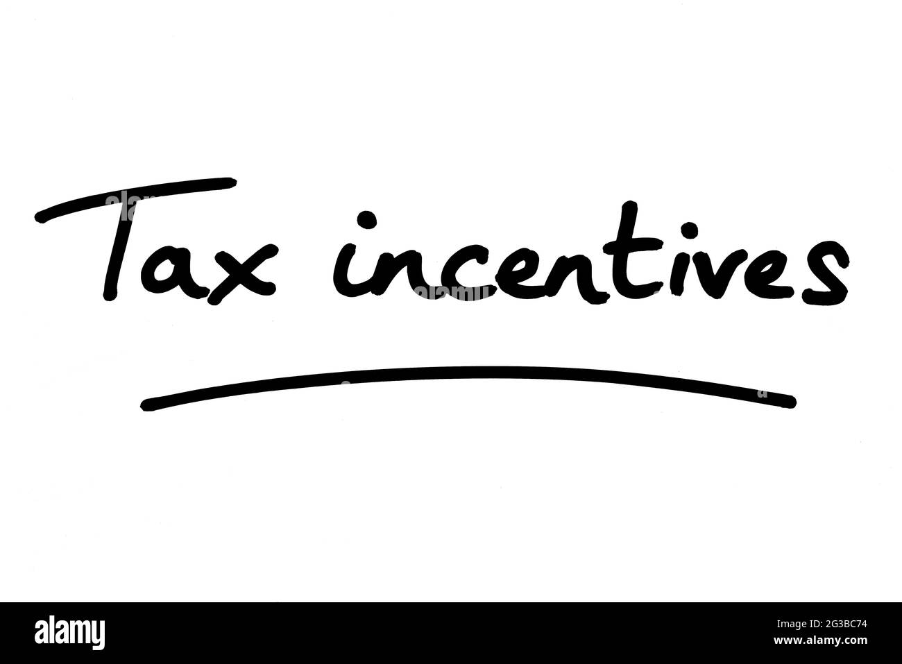 Steueranreize, handgeschrieben auf weißem Hintergrund. Stockfoto