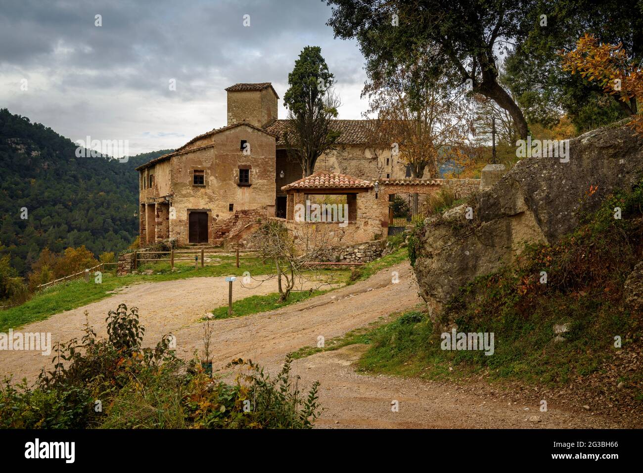 Aiguafreda de Dalt Landhaus im Herbst, in Montseny (Barcelona, Katalonien, Spanien) ESP: Casa de Aiguafreda de Dalt en otoño, en el Montseny, España Stockfoto