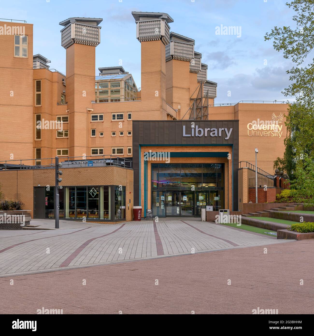 Lanchester Library im Frederick Lanchester Gebäude der Coventry University. Erbaut vom Architekten Professor Alan Short of Short and Associates. Stockfoto