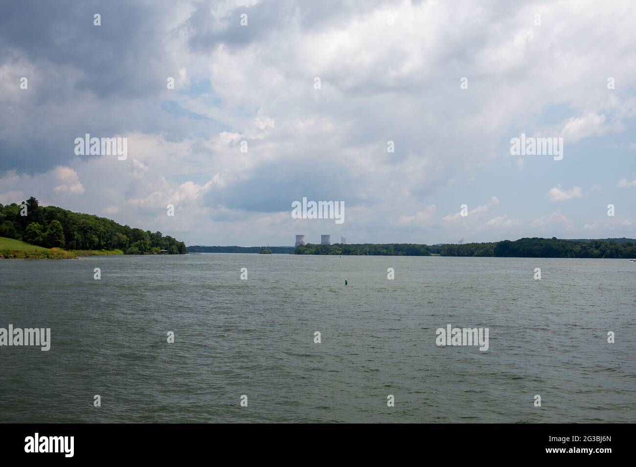 Seeblick auf das Kernkraftwerk Sequoyah Stockfoto