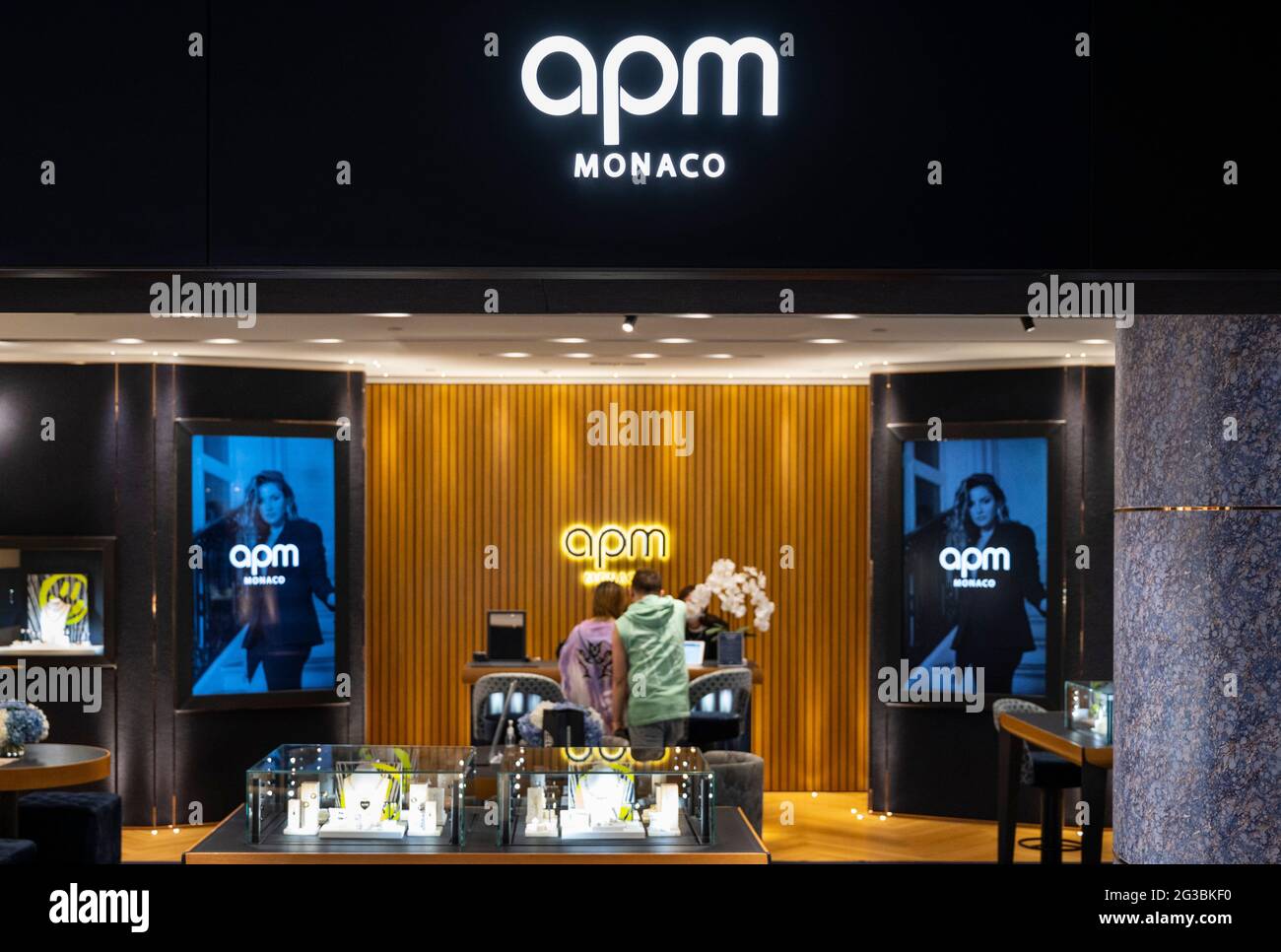 Hongkong, China. Juni 2021. Modeschmuck Markenunternehmen aus Monaco, APM Monaco, Geschäft ist in Hongkong gesehen. (Foto von Budrul Chukrut/SOPA Images/Sipa USA) Quelle: SIPA USA/Alamy Live News Stockfoto