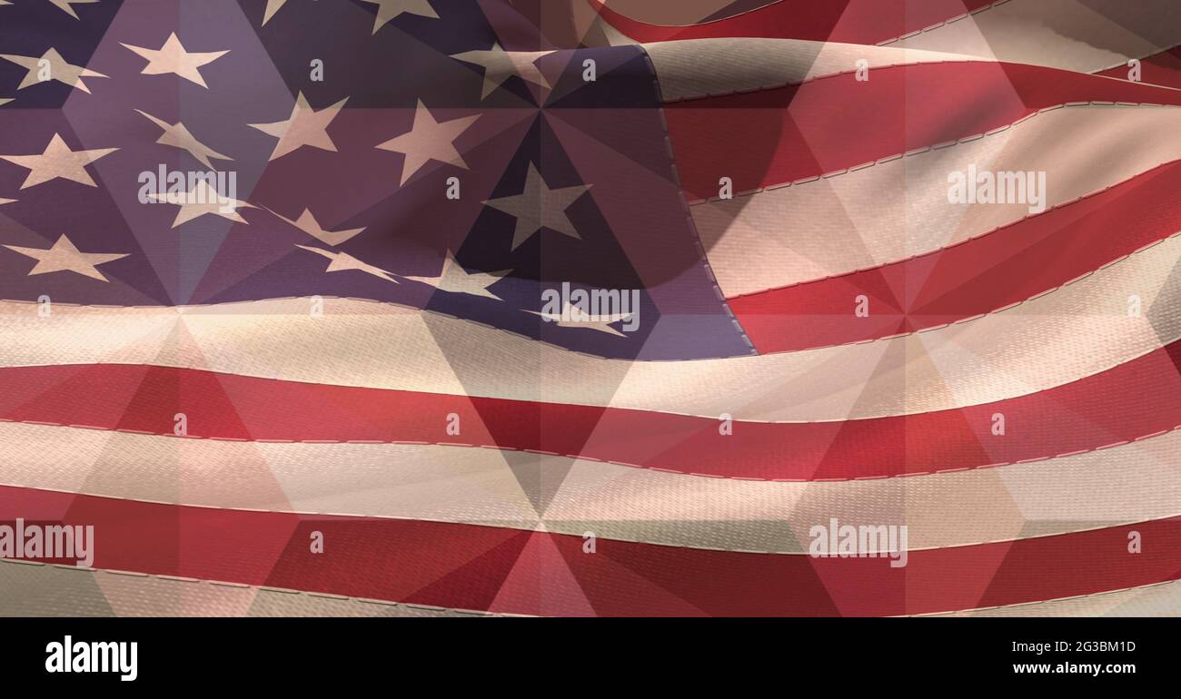 Komposition aus geometrischem Rautenmuster über wehenden amerikanischen Flaggen Stockfoto