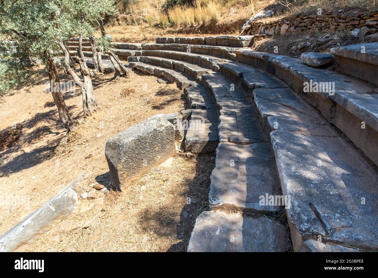 Theaterruinen in der antiken Stadt Euromos, Muğla, Türkei. Stockfoto