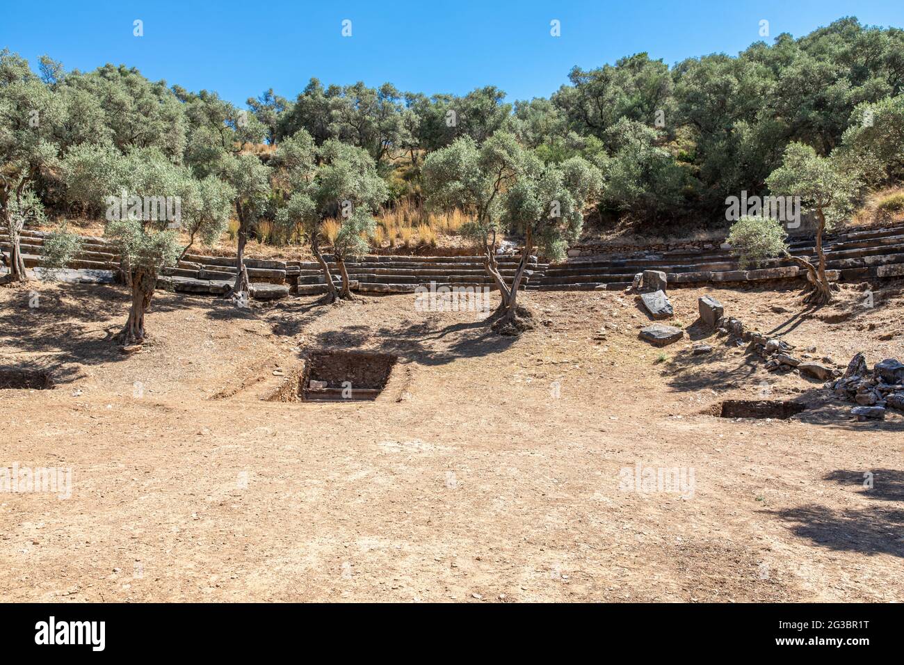 Theaterruinen in der antiken Stadt Euromos, Muğla, Türkei. Stockfoto