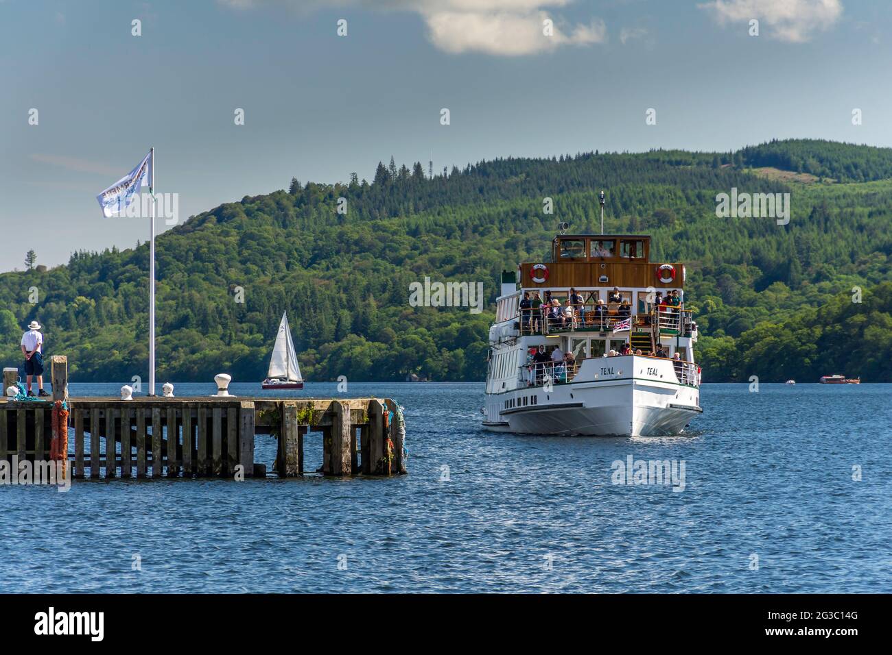 Fähre Nähert Sich Dem Dock Stockfoto