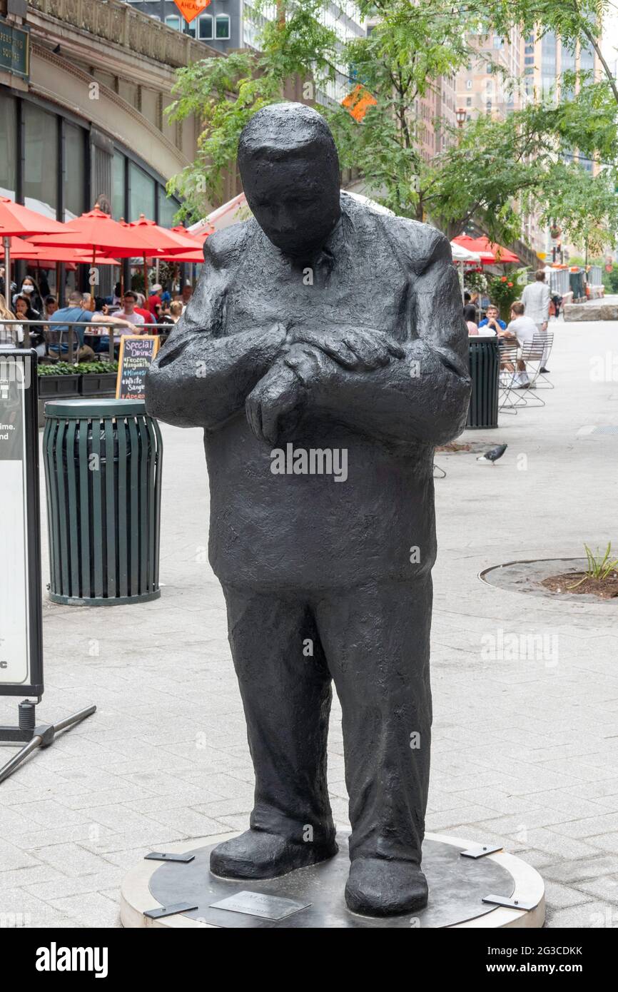 Das Pershing Square Plaza zeigt eine Jim-Rennert-Skulptur vor dem Grand Central Terminal, New York City, USA Stockfoto