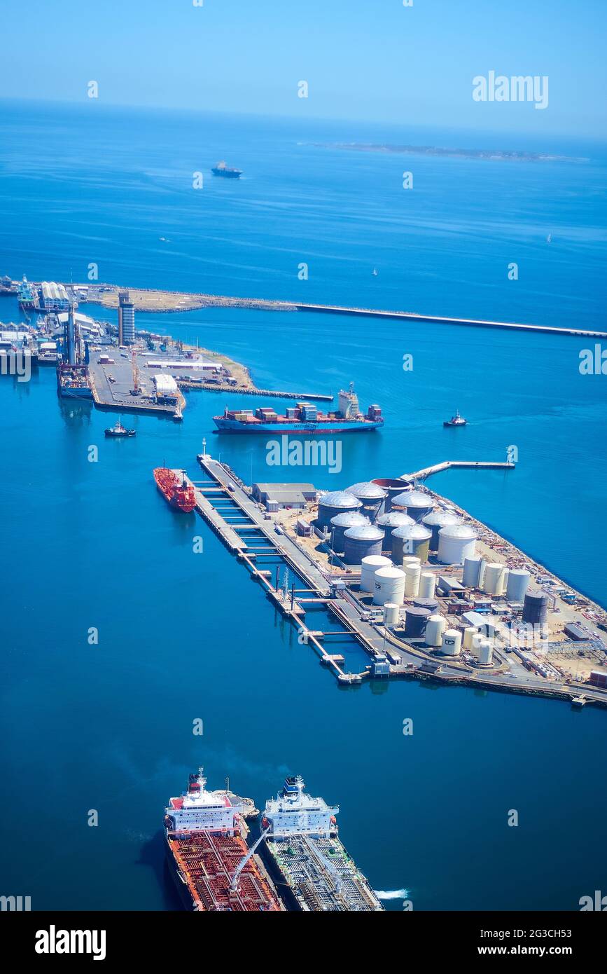 Luftaufnahme von chemischen Anlagen im Hafen von Kapstadt Stockfoto