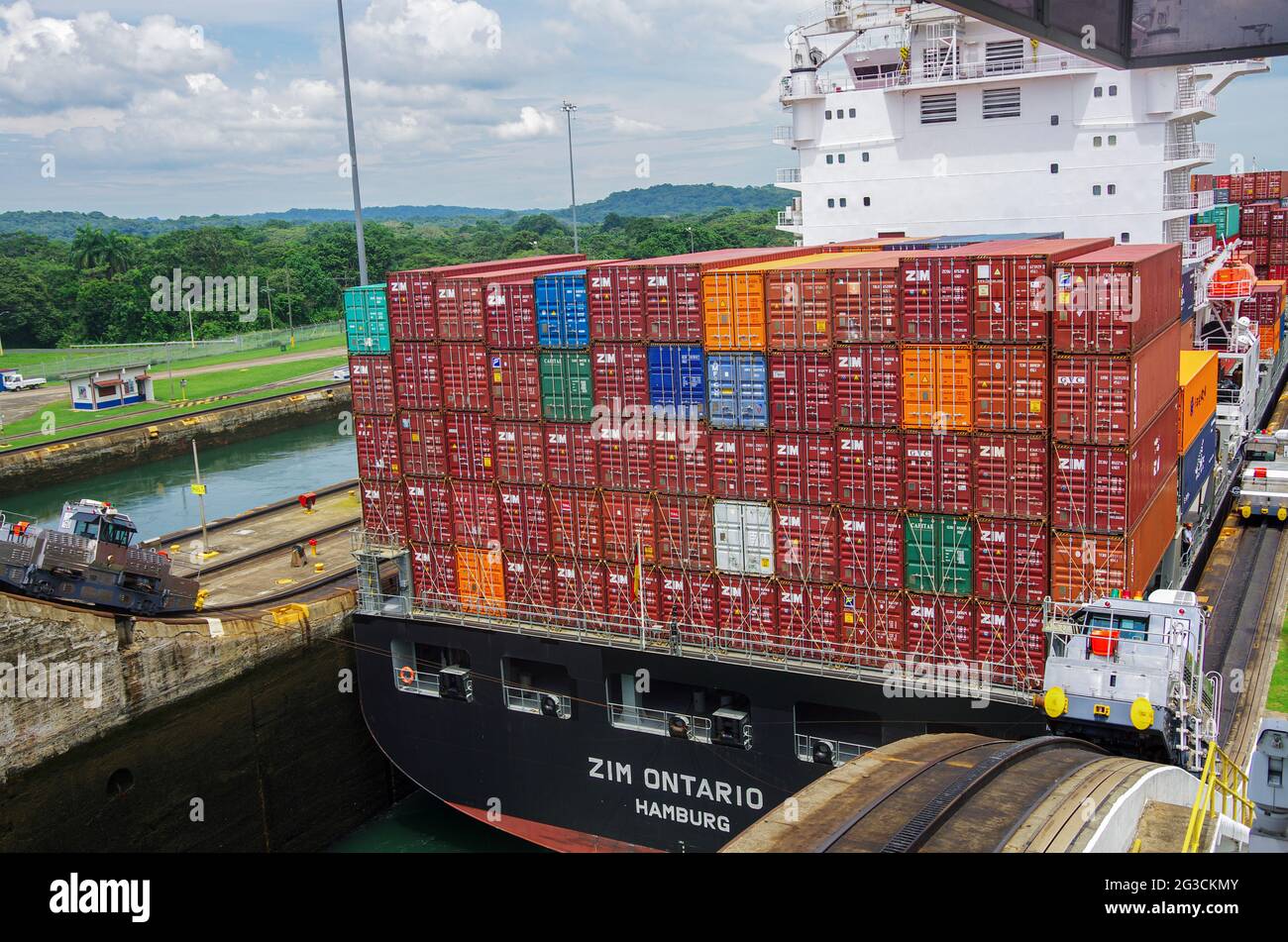 Panamakanal panamax Container Frachtschiff Transit Stockfoto