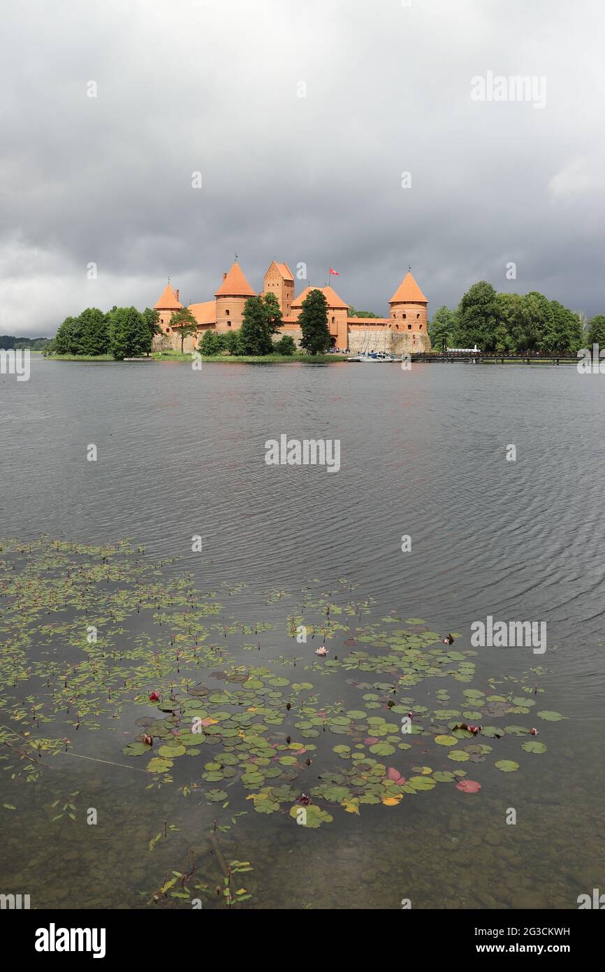 LITAUEN, KREIS VILNIUS, TRAKAI - 03. JULI 2018: Burg auf der Insel Trakai in Litauen Stockfoto