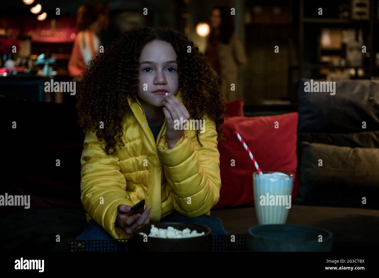 VERÖFFENTLICHUNG: 14. Juli 2021 TITEL: Gunpowder Milkshake STUDIO: Studiocanal REGIE: Navot Papushado PLOT: Drei Generationen von Frauen kämpfen gegen diejenigen, die ihnen alles nehmen könnten. HAUPTROLLE: CHLOE COLEMAN als Emily. (Bild: © StudioCanal/Entertainment Pictures) Stockfoto