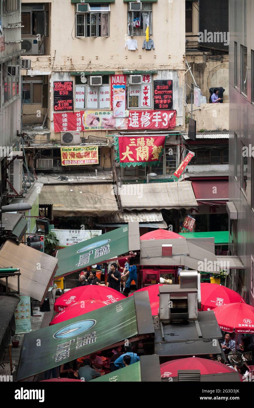 Überdachte Imbissstände in der Stanley Street, Central, Hong Kong Island Stockfoto