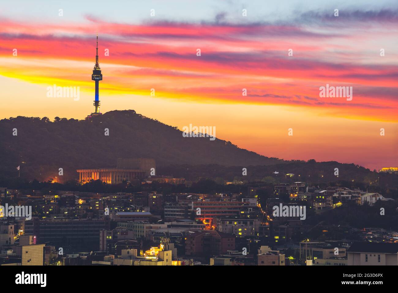 Nacht Blick auf Seoul und Seoul Tower in Südkorea Stockfoto