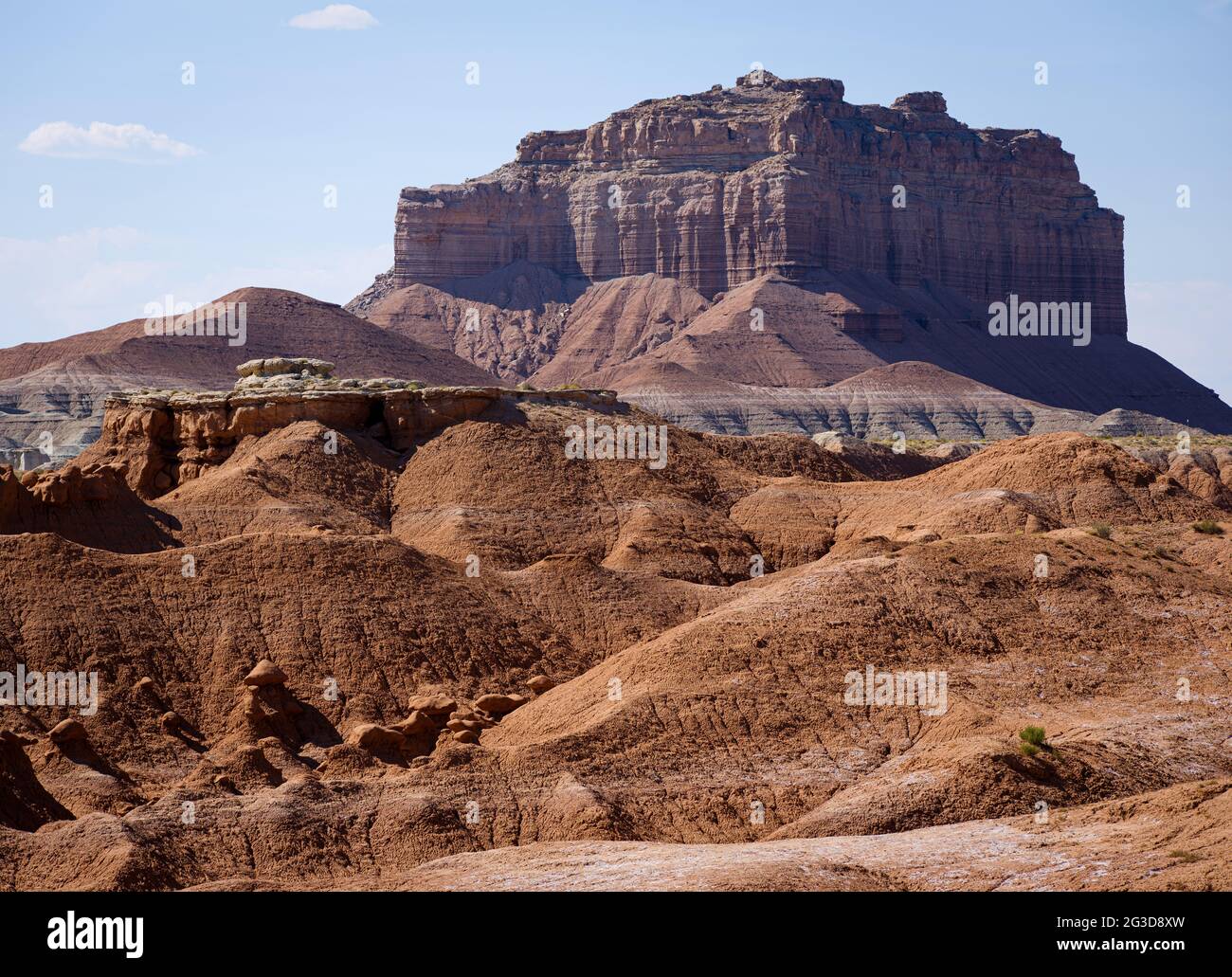 GOBLIN VALLEY STATE PARK, UTAH - CA. AUGUST 2020: Hoodoos und Sandsteinformationen im Goblin Valley Satate Park, Utah. Stockfoto