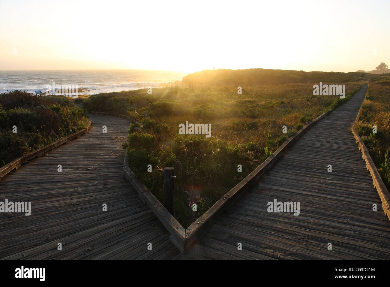 Unglaubliche Sonnenuntergänge am Moonstone Beach Cambria, Kalifornien Stockfoto
