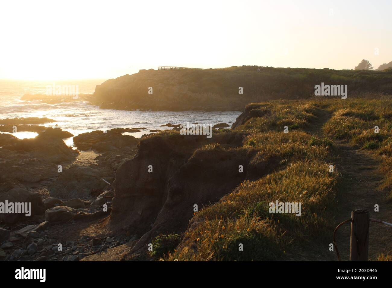 Unglaubliche Sonnenuntergänge am Moonstone Beach Cambria, Kalifornien Stockfoto