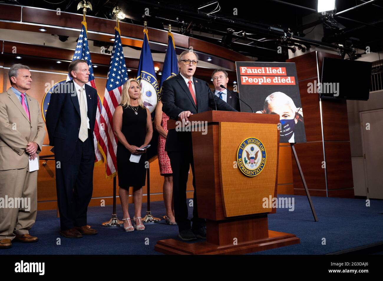 Washington, Usa. Juni 2021. Der US-Repräsentant Andy Biggs (R-AZ) spricht auf einer Pressekonferenz über die Einführung von Gesetzen im Repräsentantenhaus, um Dr. Anthony Fauci zu feuern. Kredit: SOPA Images Limited/Alamy Live Nachrichten Stockfoto