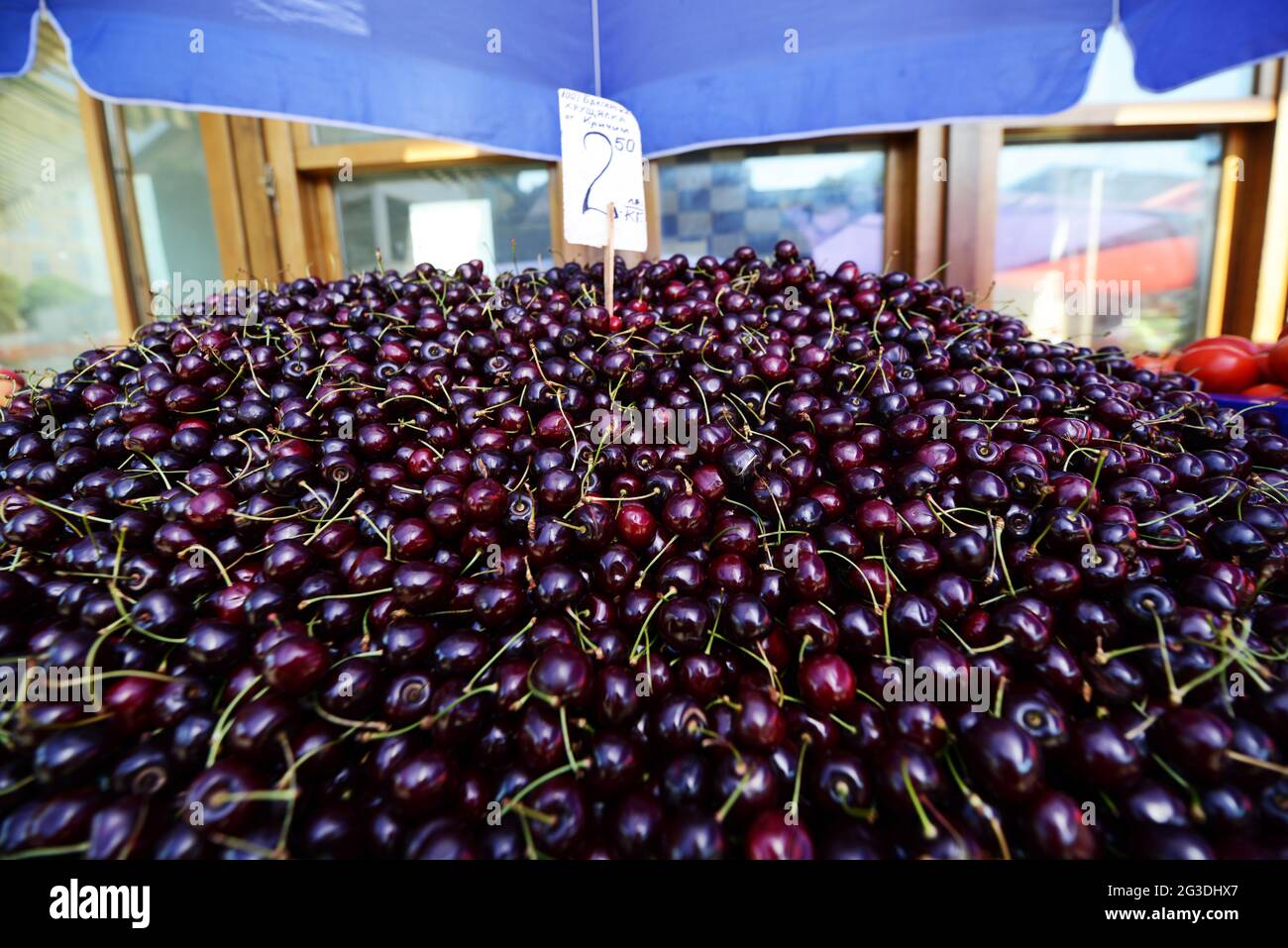 Frisches Obst wird auf dem Zhenski Pazar ( Ladies' Market ) verkauft. Dies ist einer der größten Märkte in Sofia, Bulgarien. Stockfoto