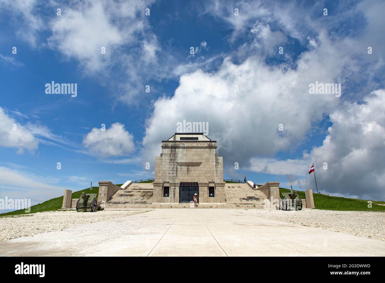 Sacrario Militare di Bassano del Grappa panoramica sul Monte Grappa Stockfoto