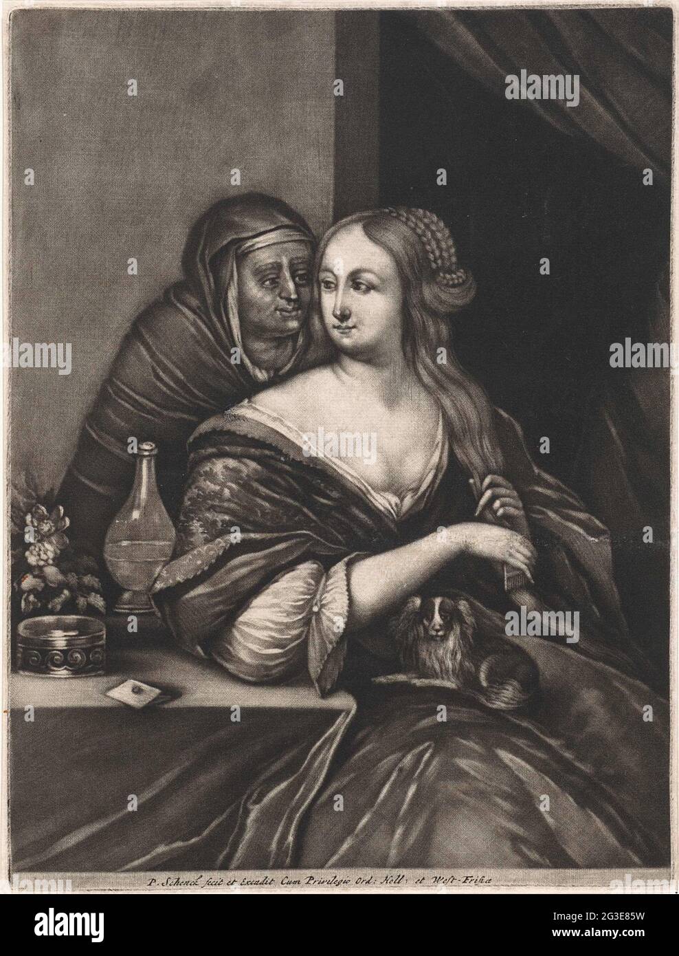 Junge Frau und ein Koppler. Eine junge Frau kämmt sich die Haare, auf sie schoss ein Hund. Hinter ihr eine alte Frau, die dem Ohr der jungen Frau entgegen steht. Stockfoto