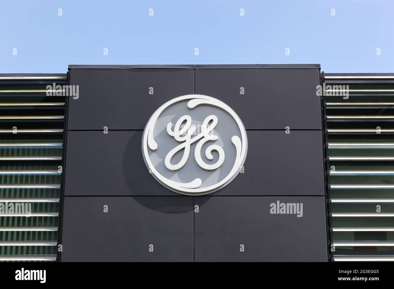 Fredericia, Dänemark - 21 April, 2018: General Electric unternehmen Logo auf eine Wand. General Electric Company ist eine US-amerikanische multinationale Konglomerat Stockfoto