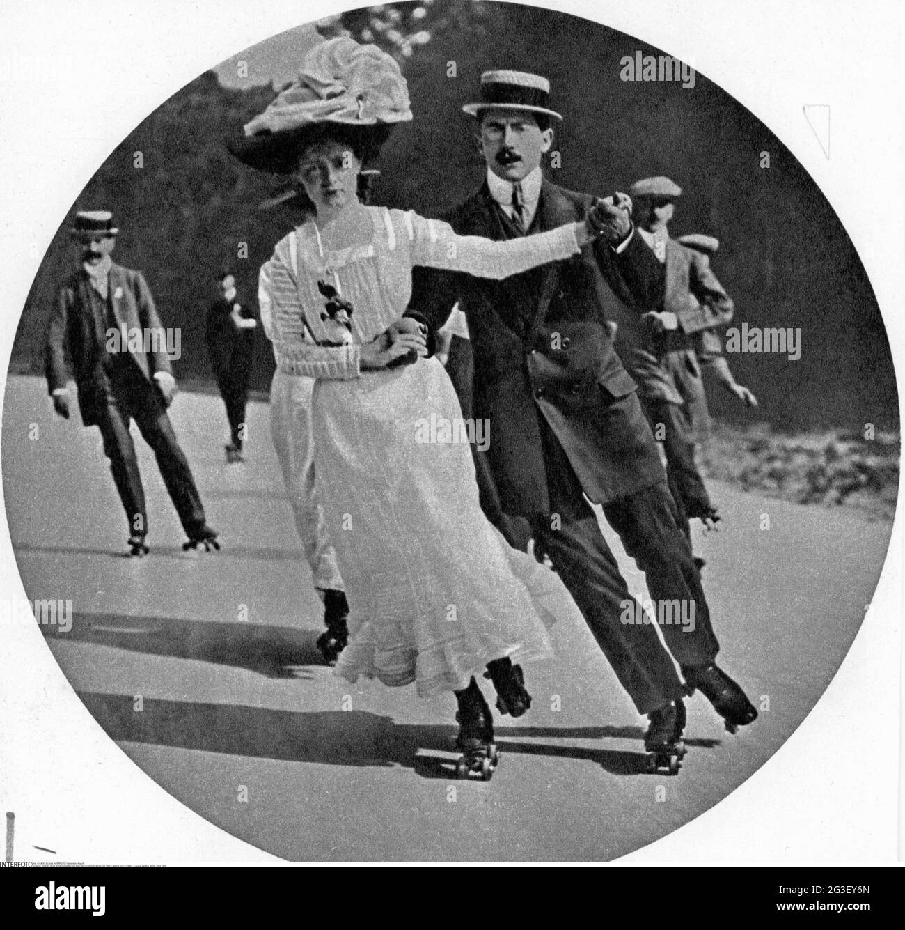 Sport, Rollerskaten, ein Paar Skaten, Berlin, um 1905, ADDITIONAL-RIGHTS-CLEARANCE-INFO-NOT-AVAILABLE Stockfoto