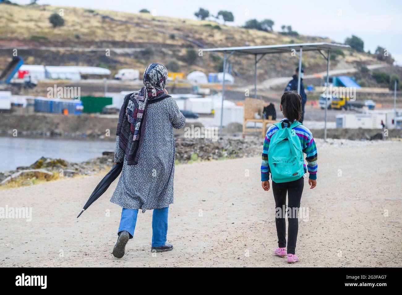Die Abbildung zeigt einen Mavrovouni-Flüchtlingsaktivisten eines Besuches des Mavrovouni-Lagers in Mytilene, Insel Lesbos, im Rahmen eines offiziellen Besuchs von Minis Stockfoto