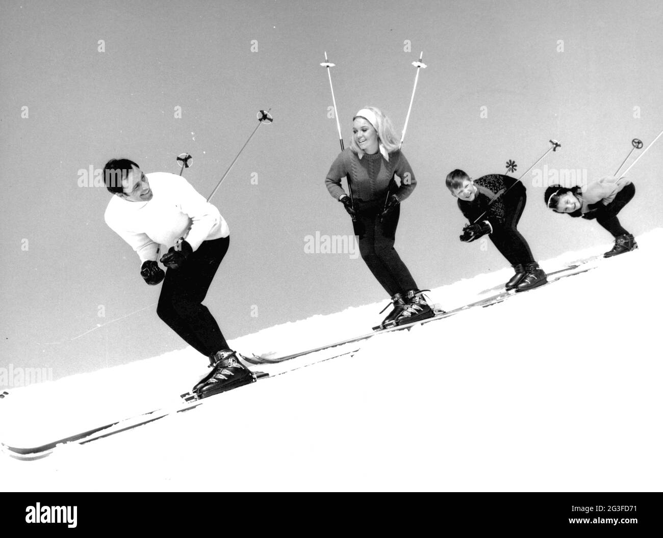 Sport, Wintersport, Skifahren, Familienskifahren, 70er Jahre, ADDITIONAL-RIGHTS-CLEARANCE-INFO-NOT-AVAILABLE Stockfoto