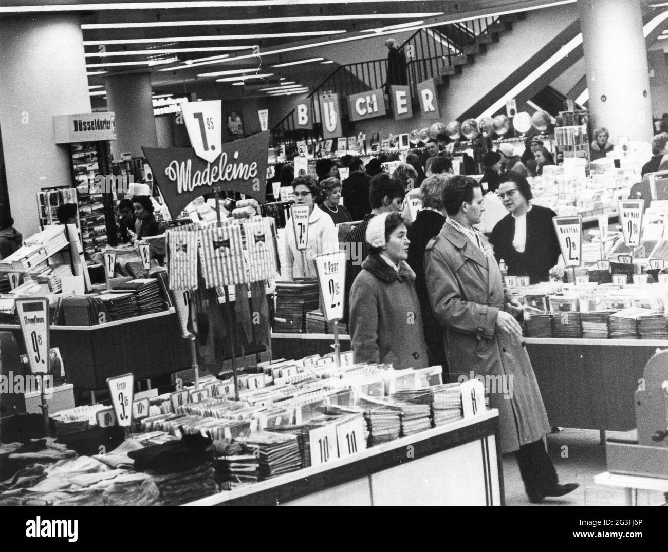Handel, Geschäfte, Kaufhäuser, Kaufhaus, Düsseldorf, 1960, ZUSÄTZLICHE-RIGHTS-CLEARANCE-INFO-NOT-AVAILABLE Stockfoto