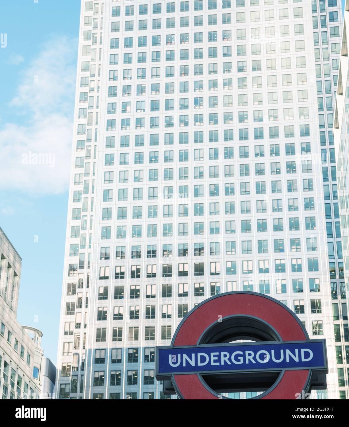 LONDON â €“ SEP 27: Nahaufnahme eines traditionellen Bahnhofsschild für die Londoner U-Bahn-Systeme am 27. September 201 Stockfoto