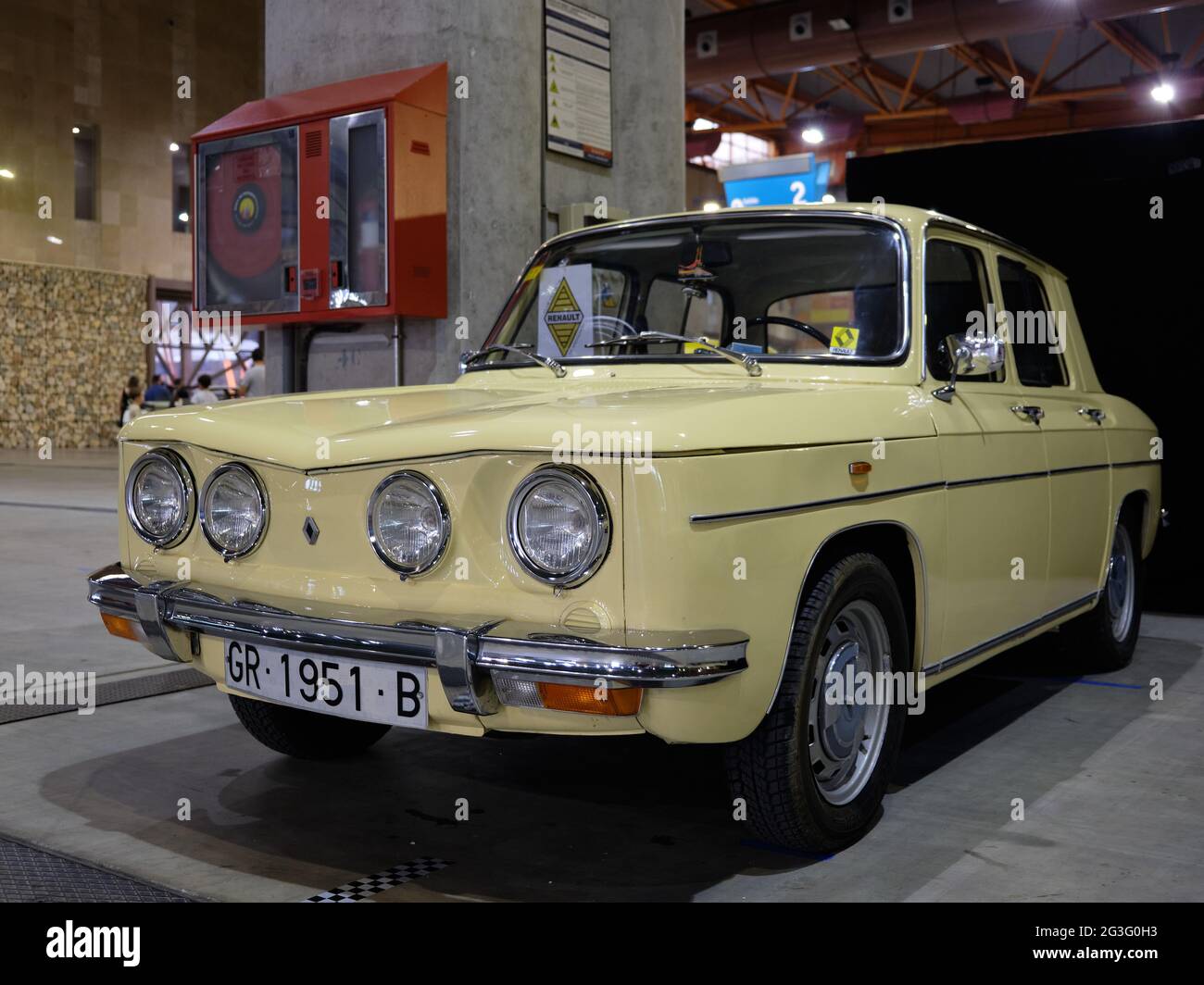 1973 Renault 8. Retro Malaga 2021, Andalusien, Spanien. Stockfoto